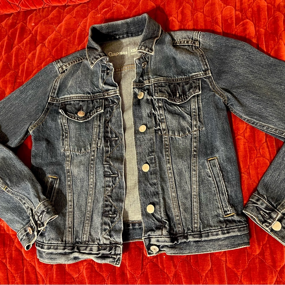 Gap women’s xs petite jean jacket excellent condition